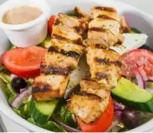 Frigărui de pui + Salată grecească + Pepsi